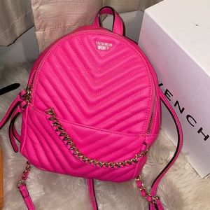 VS PANTIES INSIDE VS BAG